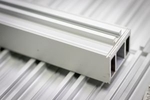 Profile aluminiowe konstrukcyjne - czym się cechują?